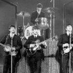 James Bond dan The Beatles: Oktober 1962 Ketika Inggris Kembali Menemukan Kekuatan Mereka
