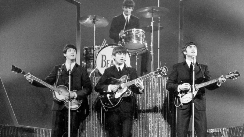 James Bond dan The Beatles: Oktober 1962 Ketika Inggris Kembali Menemukan Kekuatan Mereka